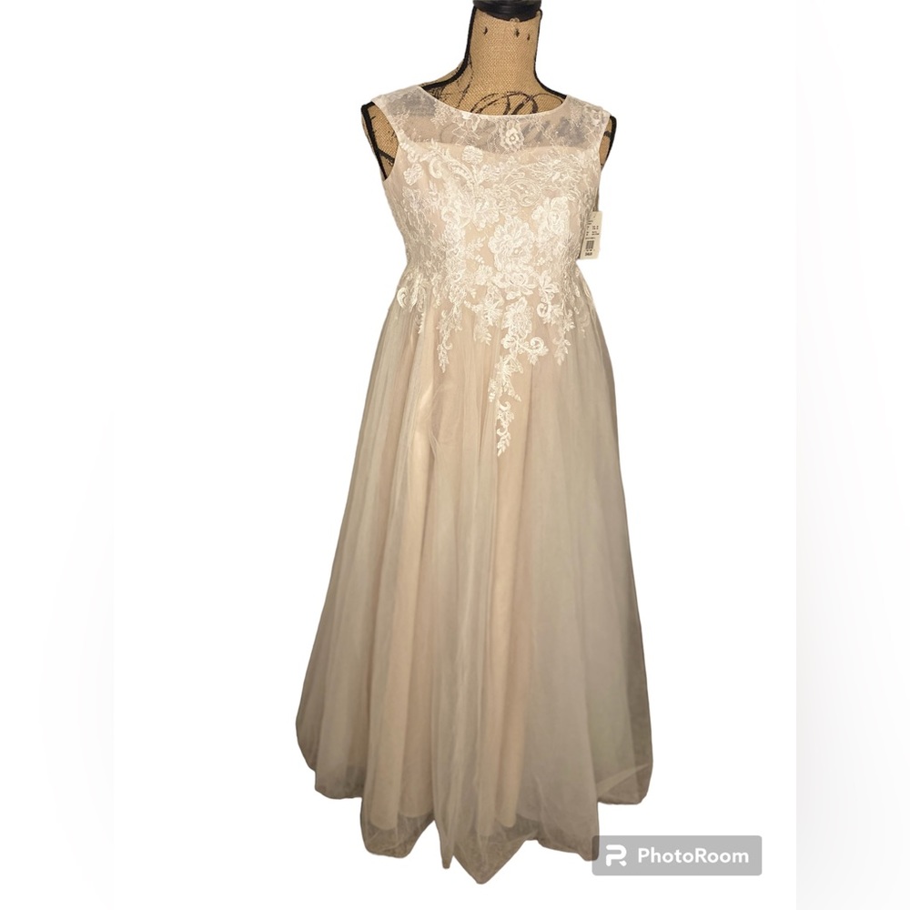 David’s Bridal illusion and tulle flower girl dress STYLE# WG1411 SIZE 12